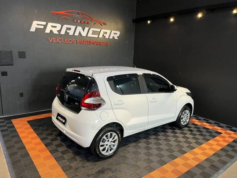 FIAT - MOBI - 2016/2017 - Branca - R$ 48.900,00