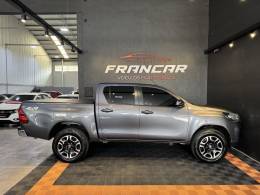 TOYOTA - HILUX - 2018/2019 - Cinza - R$ 180.000,00