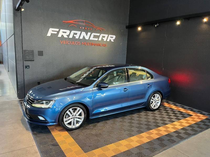 VOLKSWAGEN - JETTA - 2017/2017 - Azul - R$ 98.900,00
