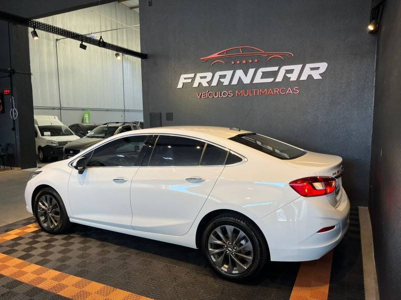 CHEVROLET - CRUZE - 2017/2018 - Branca - R$ 92.900,00