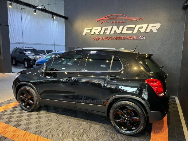 CHEVROLET - TRACKER - 2018/2019 - Preta - R$ 98.900,00