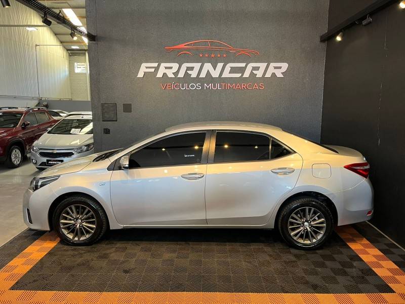 TOYOTA - COROLLA - 2015/2016 - Prata - R$ 92.900,00