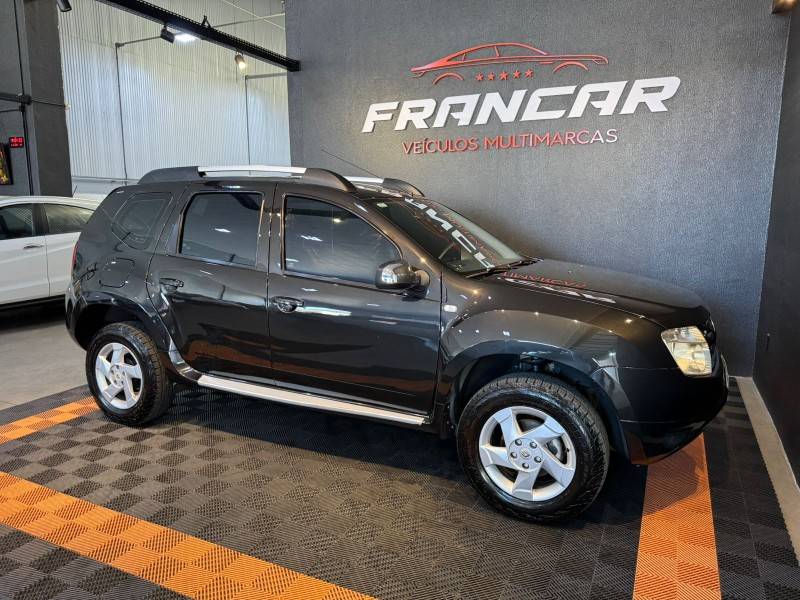 RENAULT - DUSTER - 2011/2012 - Preta - R$ 53.900,00