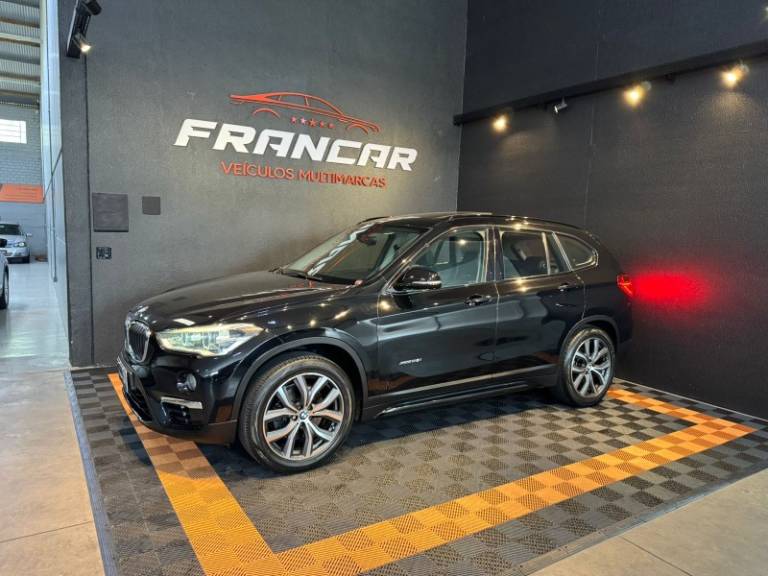 BMW - X1 - 2015/2016 - Preta - R$ 121.900,00