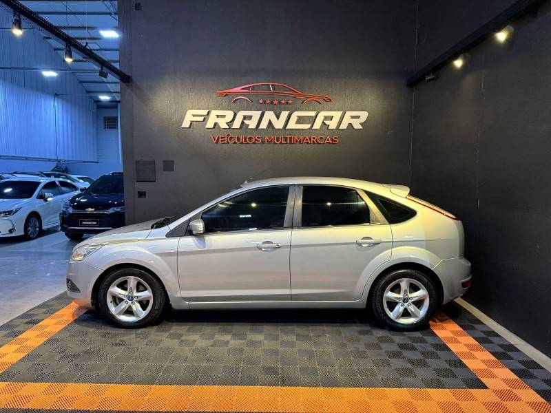 FORD - FOCUS - 2011/2012 - Prata - R$ 45.900,00