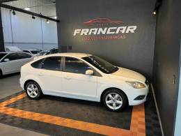 FORD - FOCUS - 2011/2012 - Branca - R$ 44.900,00