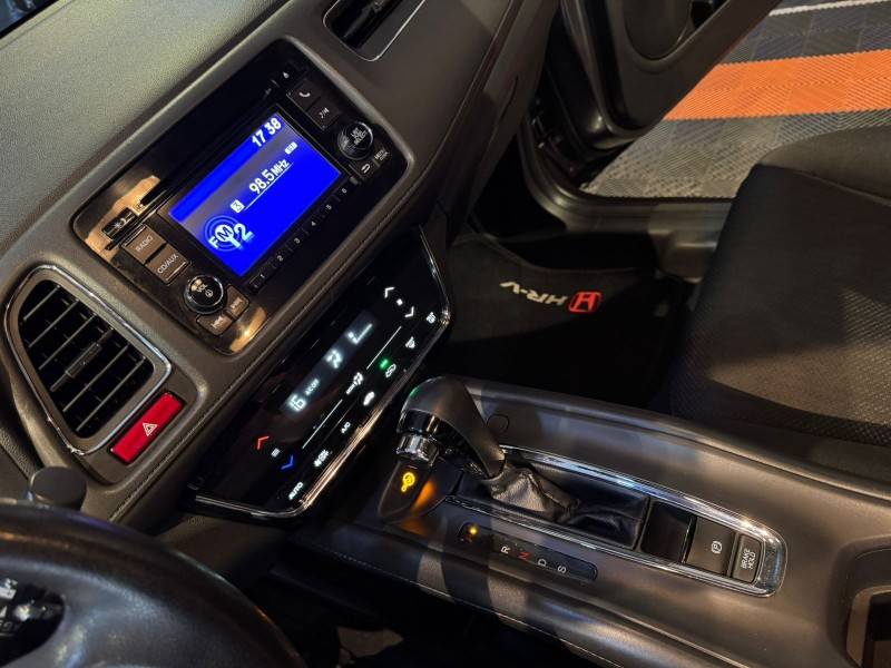 HONDA - HR-V - 2017/2018 - Cinza - R$ 97.900,00