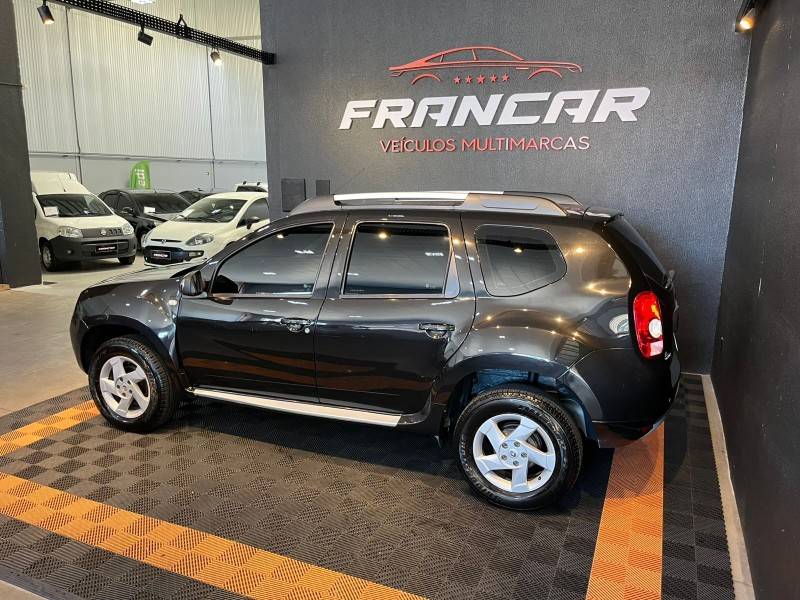 RENAULT - DUSTER - 2012/2013 - Preta - R$ 53.900,00