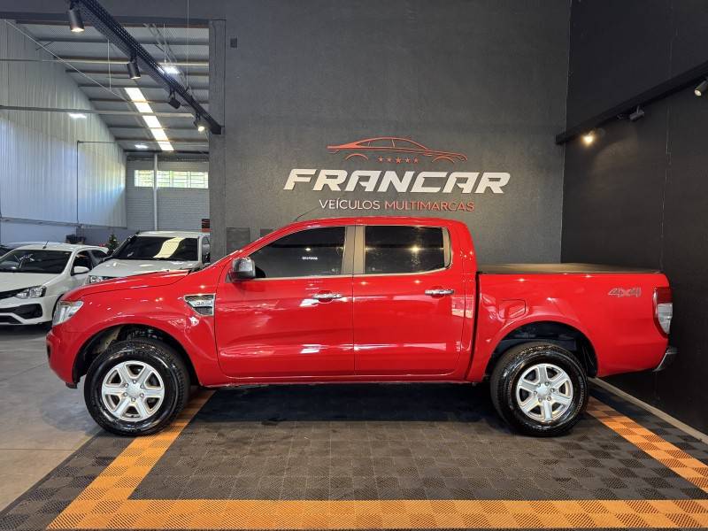 FORD - RANGER - 2012/2013 - Vermelha - R$ 107.900,00