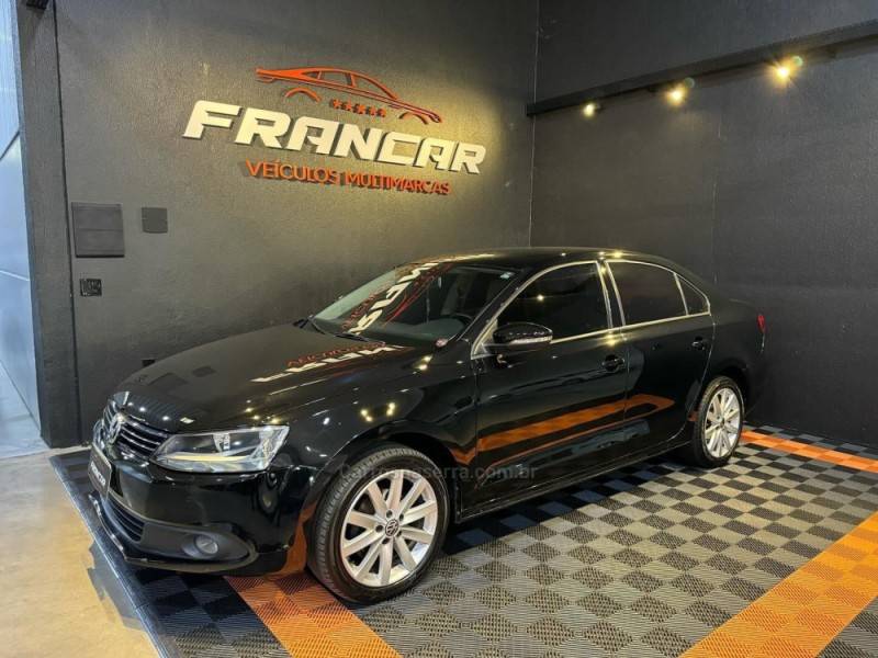 VOLKSWAGEN - JETTA - 2012/2012 - Preta - R$ 58.900,00