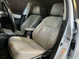 TOYOTA - COROLLA - 2017/2018 - Prata - R$ 93.900,00