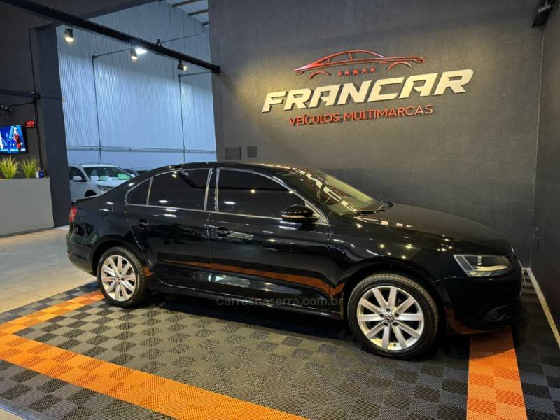 VOLKSWAGEN - JETTA - 2012/2012 - Preta - R$ 61.900,00