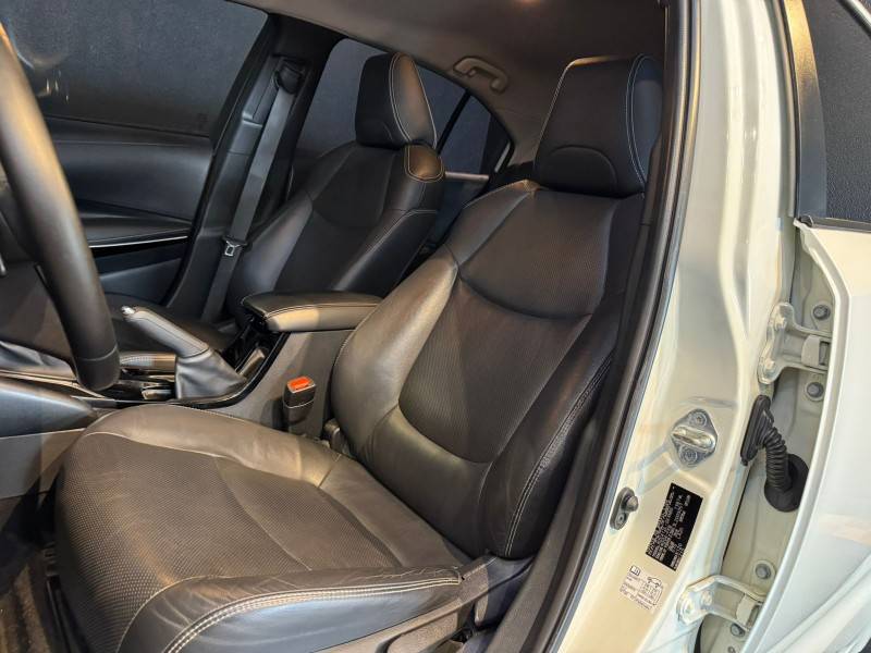 TOYOTA - COROLLA - 2019/2020 - Branca - R$ 125.900,00