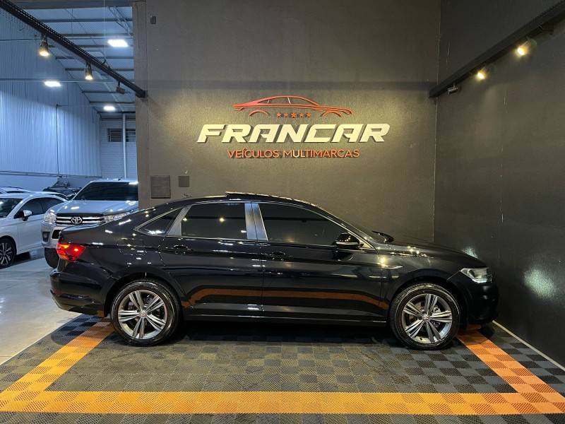 VOLKSWAGEN - JETTA - 2018/2019 - Preta - R$ 121.900,00
