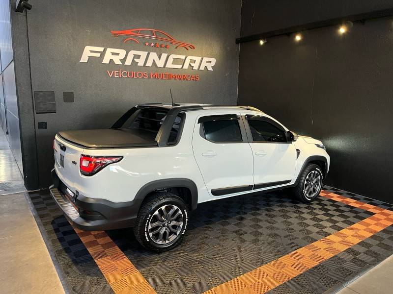 FIAT - STRADA - 2023/2024 - Branca - R$ 129.900,00