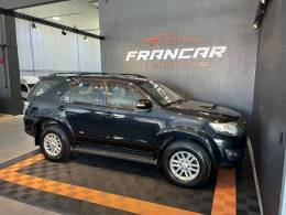 TOYOTA - HILUX SW4 - 2011/2012 - Preta - R$ 136.900,00