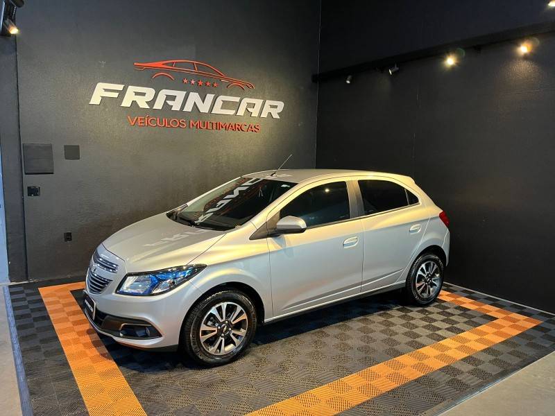 CHEVROLET - ONIX - 2016/2016 - Prata - R$ 59.900,00