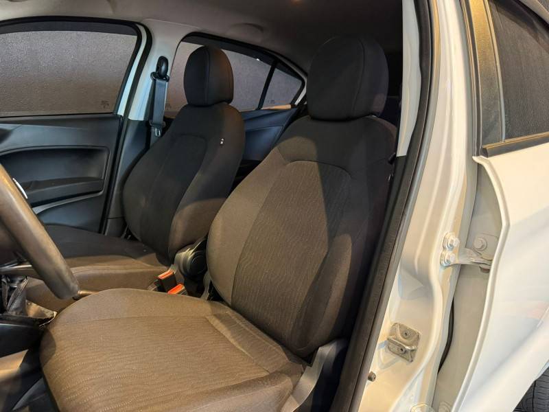 FIAT - CRONOS - 2023/2023 - Branca - R$ 64.900,00