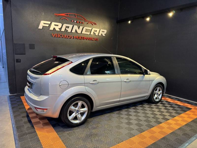 FORD - FOCUS - 2011/2012 - Prata - R$ 45.900,00
