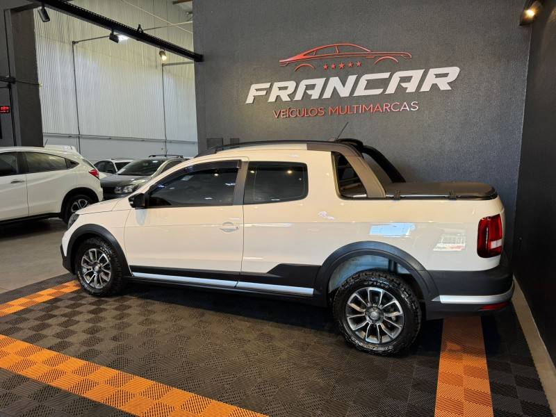 VOLKSWAGEN - SAVEIRO - 2017/2018 - Branca - R$ 83.900,00