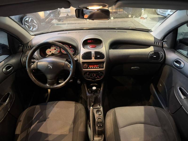 PEUGEOT - 206 - 2007/2008 - Preta - R$ 18.900,00