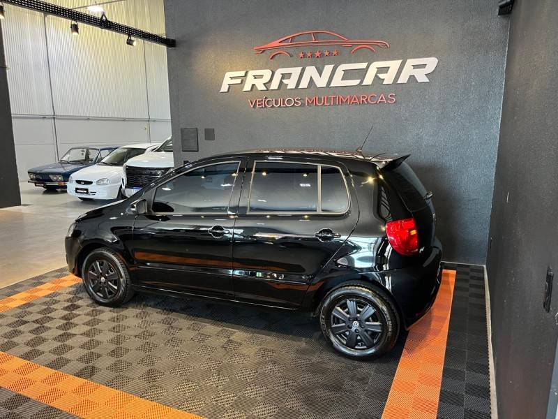 VOLKSWAGEN - FOX - 2012/2013 - Preta - R$ 43.900,00