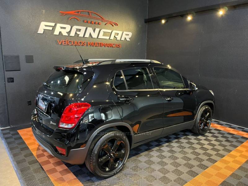 CHEVROLET - TRACKER - 2018/2019 - Preta - R$ 98.900,00