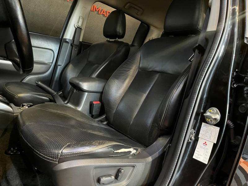 MITSUBISHI - L200 TRITON - 2016/2017 - Preta - R$ 114.900,00