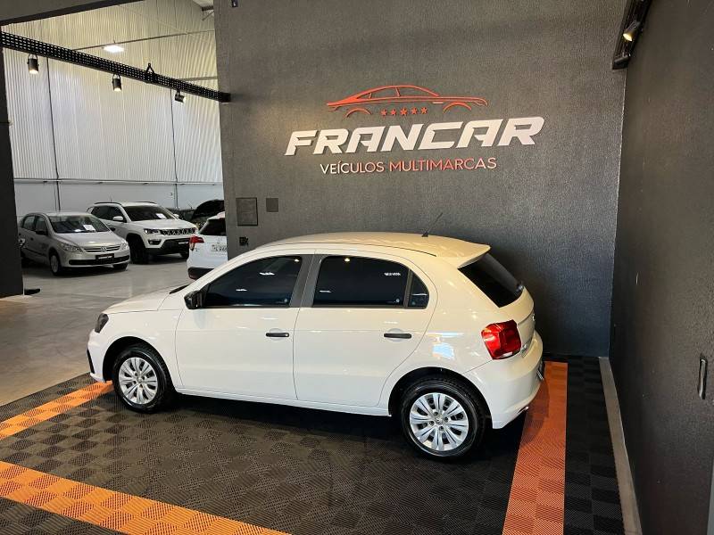 VOLKSWAGEN - GOL - 2016/2017 - Branca - R$ 46.900,00