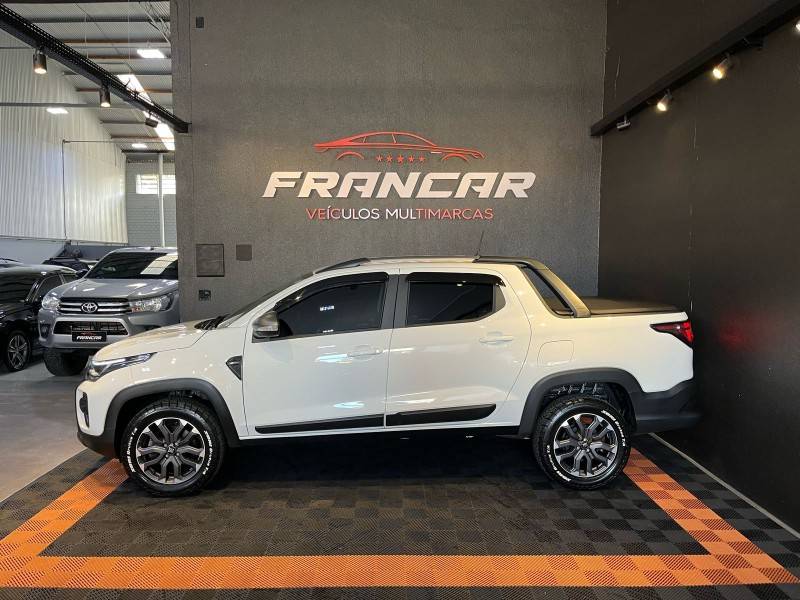 FIAT - STRADA - 2023/2024 - Branca - R$ 129.900,00