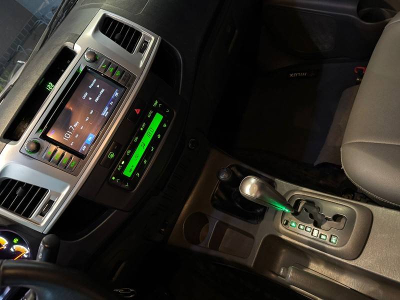 TOYOTA - HILUX - 2015/2015 - Prata - R$ 149.900,00