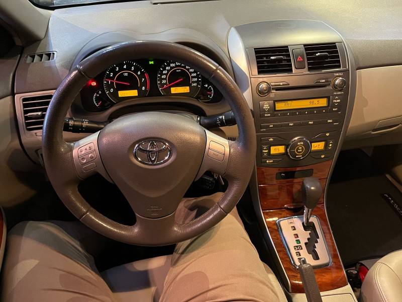 TOYOTA - COROLLA - 2008/2009 - Cinza - R$ 62.900,00