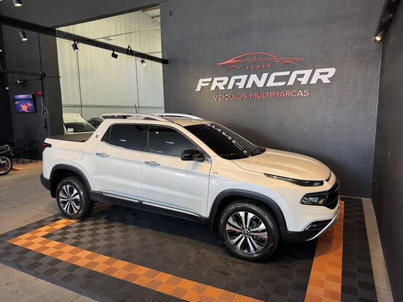 FIAT - TORO - 2022/2023 - Branca - R$ 137.900,00