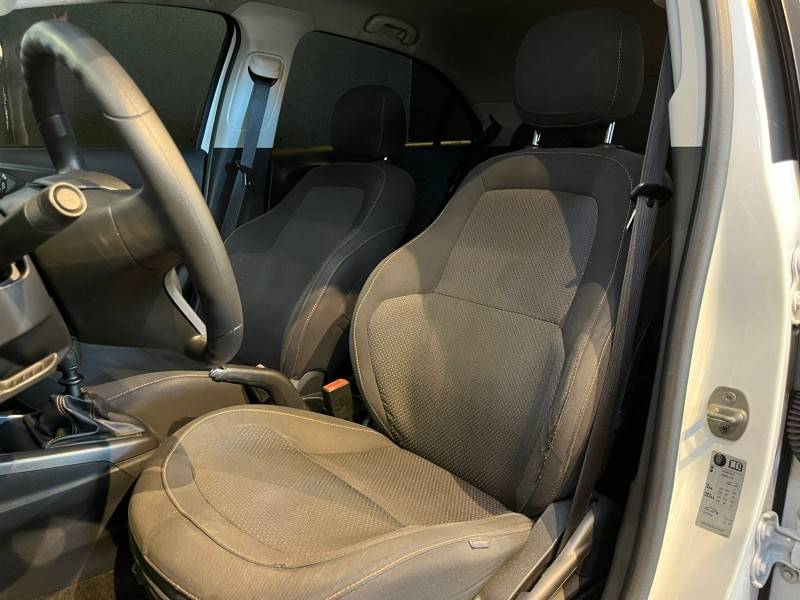 CHEVROLET - ONIX - 2013/2014 - Branca - R$ 54.900,00