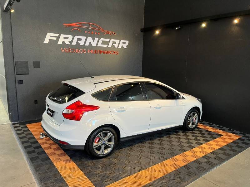 FORD - FOCUS - 2014/2014 - Branca - R$ 56.900,00