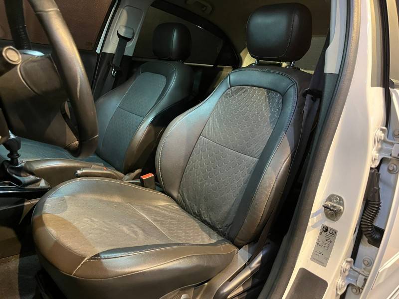 CHEVROLET - PRISMA - 2016/2017 - Branca - R$ 59.900,00