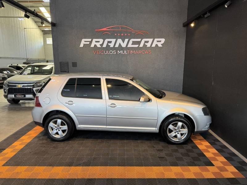 VOLKSWAGEN - GOLF - 2011/2011 - Prata - R$ 53.900,00