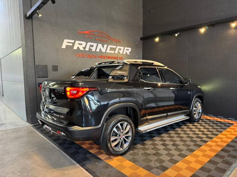 FIAT - TORO - 2020/2021 - Preta - R$ 124.900,00