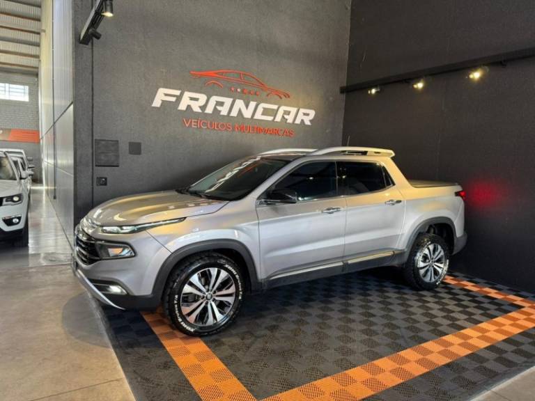 FIAT - TORO - 2021/2022 - Prata - R$ 133.900,00