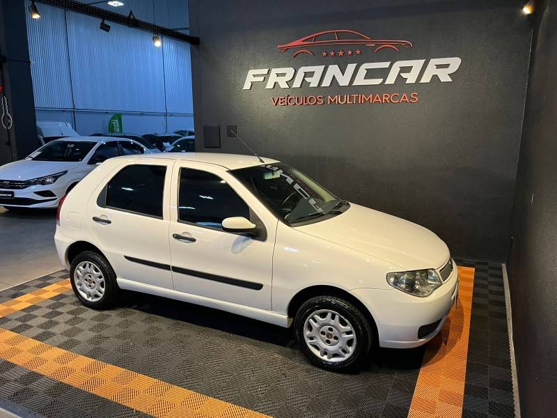 FIAT - PALIO - 2009/2010 - Branca - R$ 29.900,00