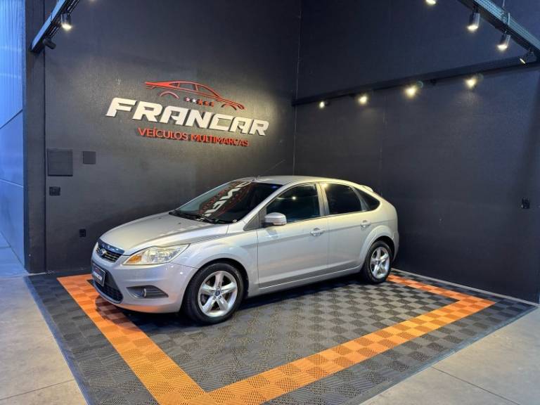 FORD - FOCUS - 2011/2012 - Prata - R$ 42.900,00