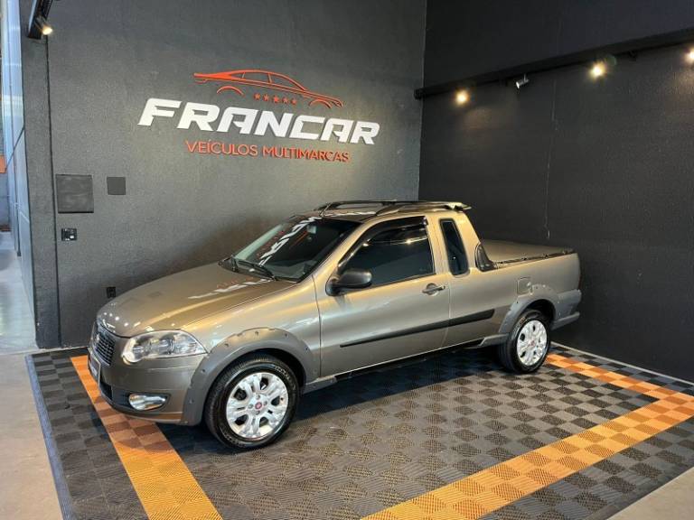 FIAT - STRADA - 2011/2011 - Cinza - R$ 46.900,00