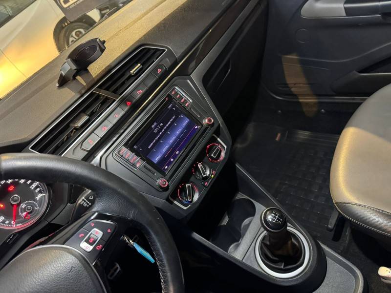 VOLKSWAGEN - SAVEIRO - 2017/2018 - Branca - R$ 83.900,00