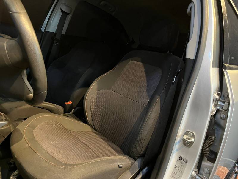 CHEVROLET - ONIX - 2016/2016 - Prata - R$ 59.900,00