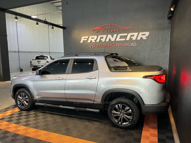 FIAT - TORO - 2022/2023 - Prata - R$ 126.900,00