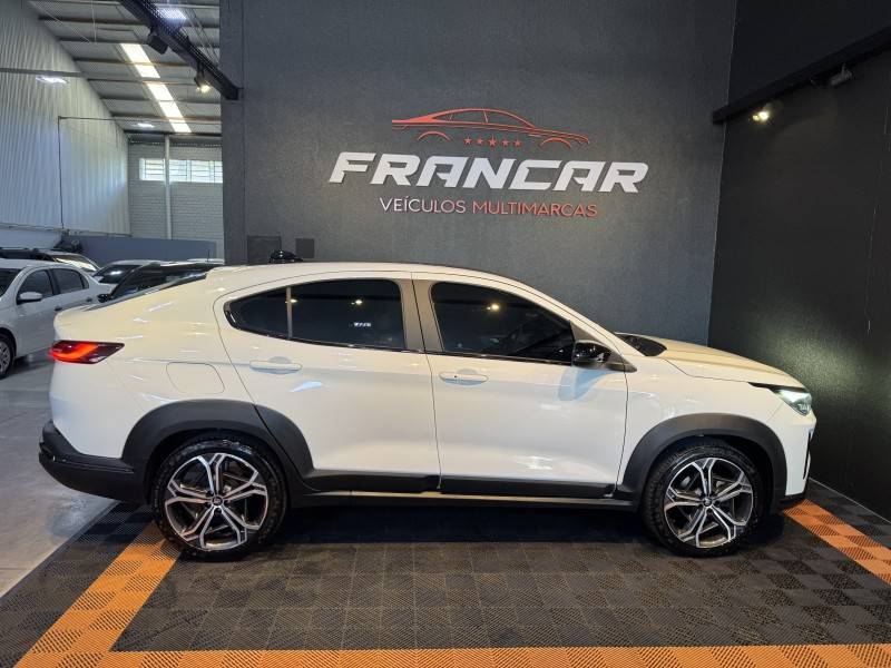 FIAT - FASTBACK - 2023/2024 - Branca - R$ 127.900,00