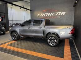 TOYOTA - HILUX - 2018/2019 - Cinza - R$ 180.000,00