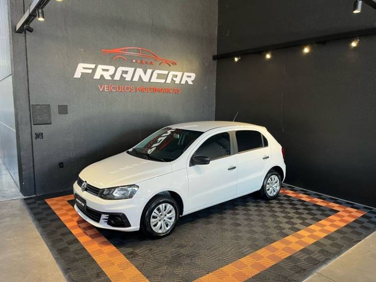VOLKSWAGEN - GOL - 2016/2017 - Branca - R$ 46.900,00