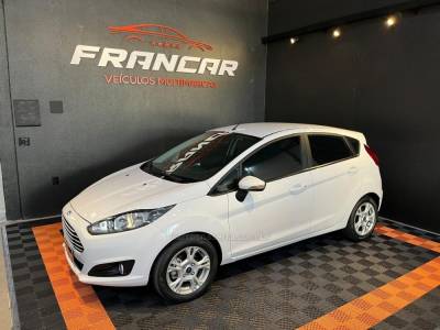 FORD - FIESTA - 2017/2017 - Branca - R$ 59.900,00