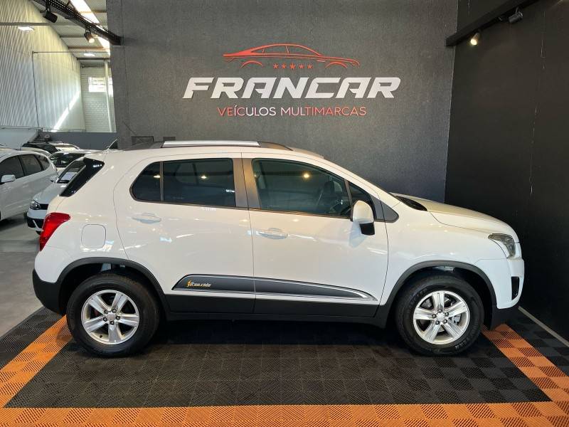 CHEVROLET - TRACKER - 2013/2014 - Branca - R$ 68.900,00